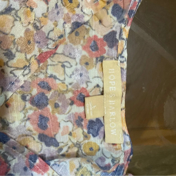 Hope & Harlow Floral Sleeveless Blouse. Size: L - Picture 10 of 11